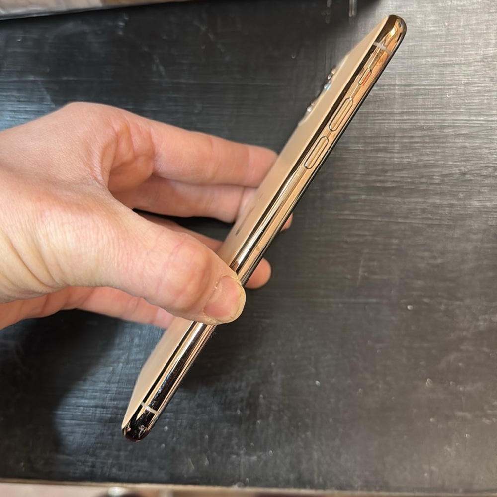 iPhone 11 Pro Max 64 GB - Picture 4 of 5
